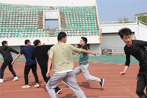 2fb9b4d79f3544acbdb364f771b98ad3.jpg 男子接力.jpg