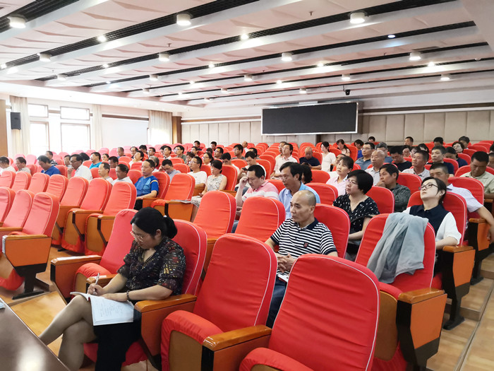 f9da245a3b304480880742f84d646406.jpg 教工认真聆听报告_副本.jpg