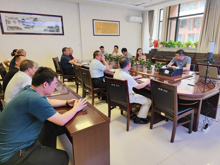 b94193cedbbb492bbc7be58d4b07ffa7.jpg 崔卫芳做报告.jpg