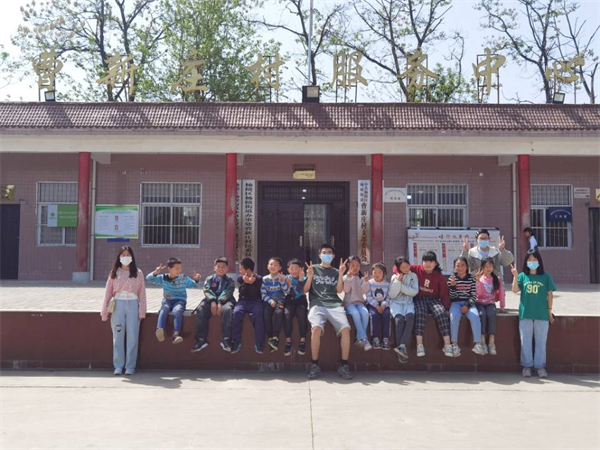 7f1200fbc1cc47b9b97e8fd86ce91028.jpg 石家村支教队伍合照.JPG