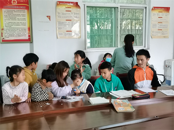 95bc150ff7224ff9b70cde5ca032a9a9.jpg 石家村支教图片3.jpg