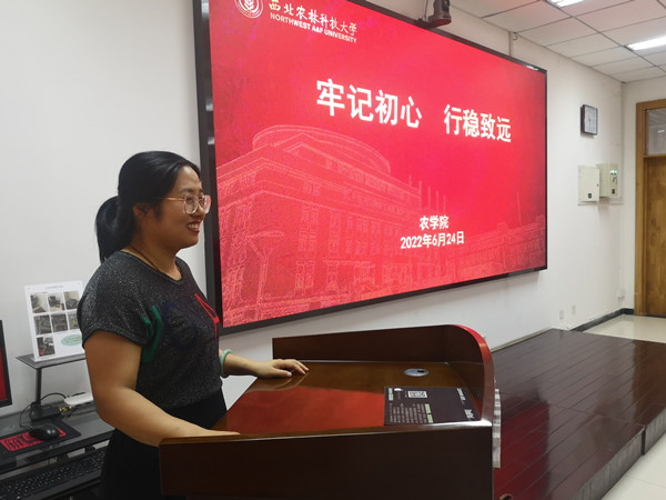 f26ec425cbc145fd97bcd9d8625bece9.jpg 吴老师讲党课_副本.jpg